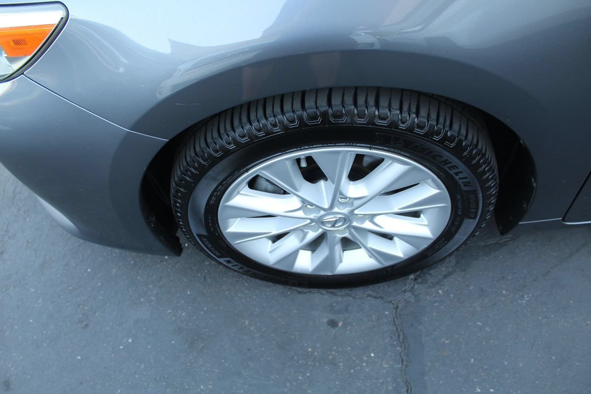 Used 2014 Lexus ES 300h w/ Luxury Package w/Bamboo Trim FWD image 11