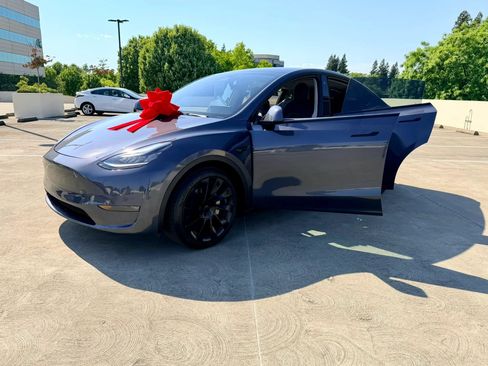 Used 2023 Tesla Model Y AWD image 43