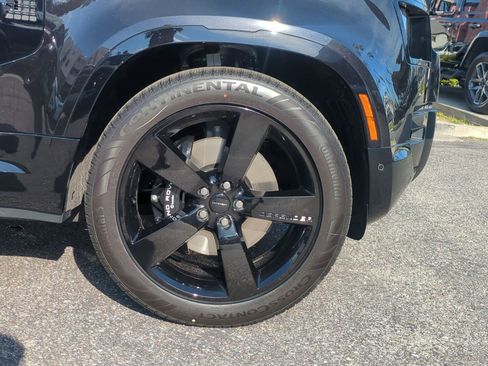 New 2026 Land Rover Defender 130 V8 image 9