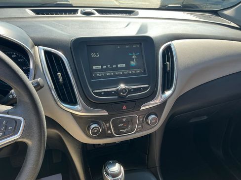 Used 2018 Chevrolet Equinox LS FWD image 12