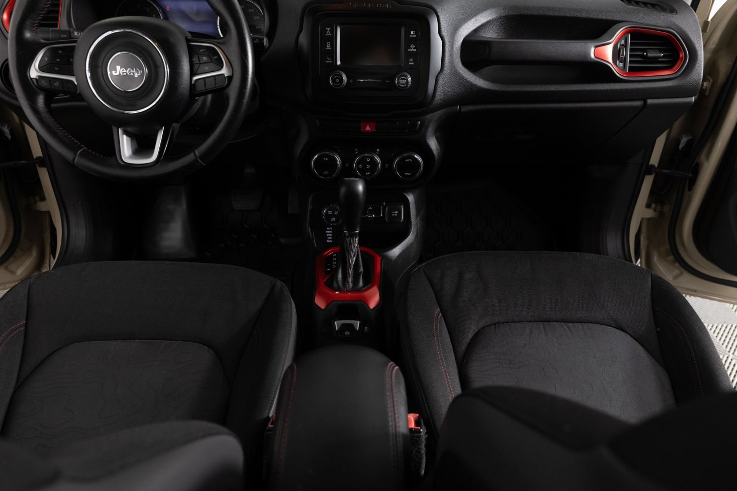 Used 2015 Jeep Renegade Trailhawk w/ Popular Equipment Group AWD/4WD image 31