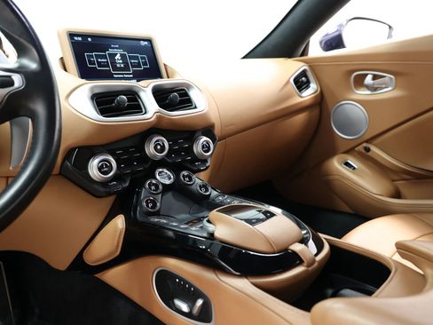 Used 2019 Aston Martin V8 Vantage Coupe RWD image 32