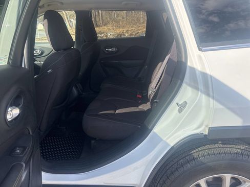 Used 2016 Jeep Cherokee Latitude w/ Cold Weather Group image 20