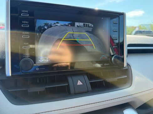 Used 2019 Toyota RAV4 XLE AWD/4WD image 14