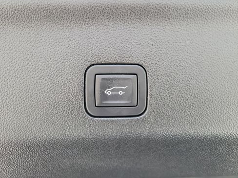 Used 2026 GMC Yukon Denali w/ Denali Reserve Package AWD/4WD image 11