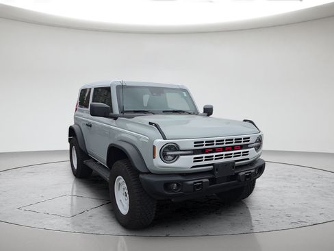 Used 2024 Ford Bronco Heritage Edition AWD/4WD image 3