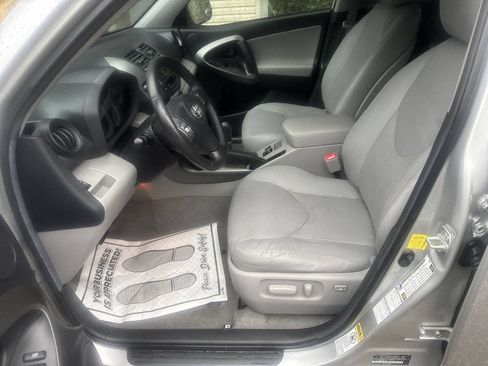 Used 2011 Toyota RAV4 Limited w/ Limited Extra Value Pkg AWD/4WD image 10