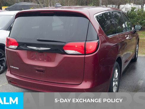 Used 2023 Chrysler Voyager LX image 3