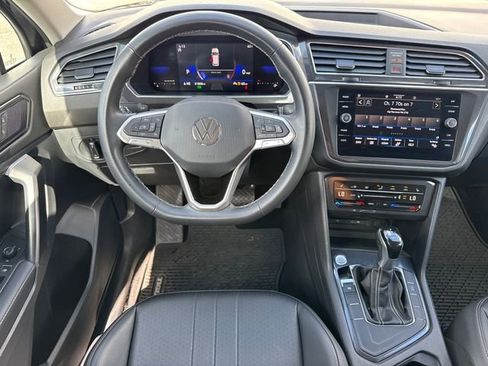 Used 2023 Volkswagen Tiguan SE image 31