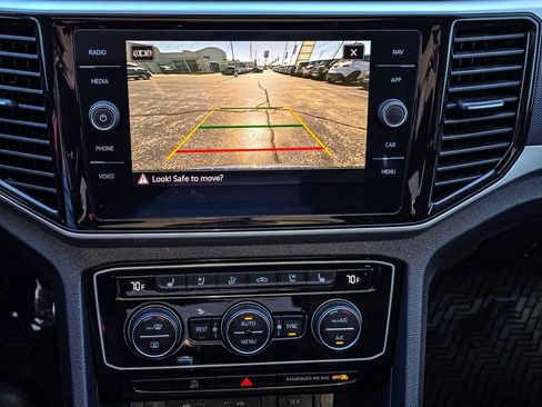 Used 2022 Volkswagen Atlas SEL Premium image 20