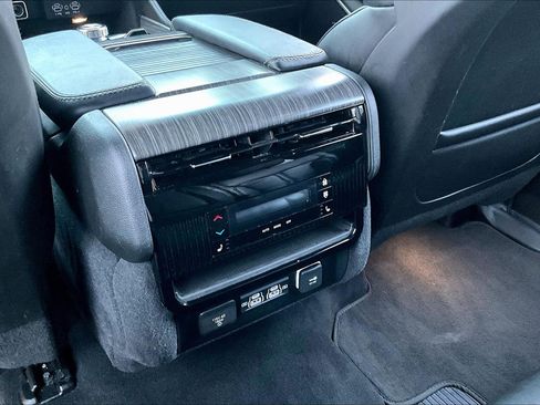 Used 2024 Jeep Wagoneer Series III w/ Flexible Seating Group AWD/4WD image 10
