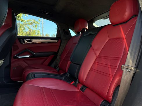 Certified 2023 Porsche Cayenne Turbo AWD/4WD image 30