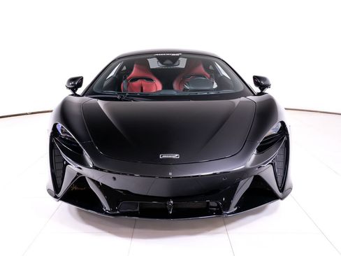 Used 2024 McLaren Artura RWD image 8