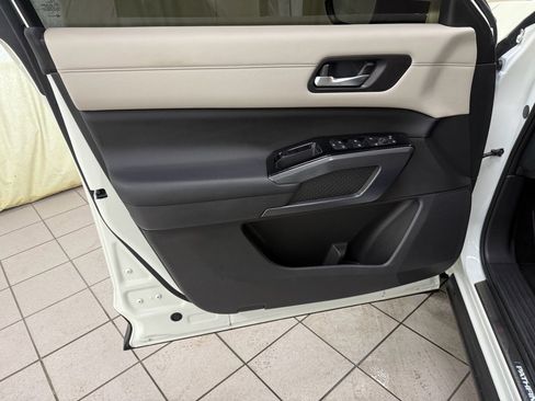 Used 2023 Nissan Pathfinder SL w/ SL Premium Package image 32