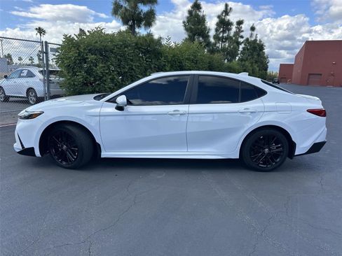 Used 2025 Toyota Camry SE w/ Convenience Package image 3