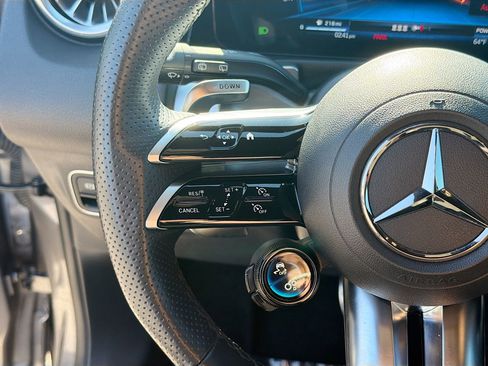 Used 2025 Mercedes-Benz GLB 35 AMG 4MATIC image 36