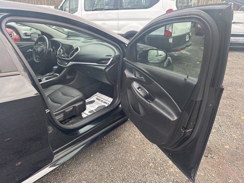 Used 2017 Chevrolet Volt LT w/ Comfort Package image 28