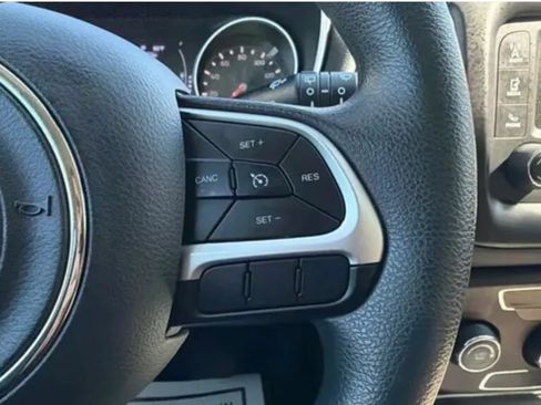 Used 2018 Jeep Compass Sport FWD image 13