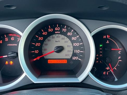 Used 2010 Toyota Tacoma PreRunner image 21