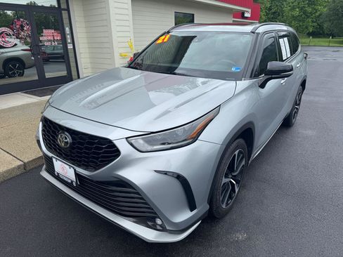 Used 2021 Toyota Highlander XSE AWD/4WD image 3