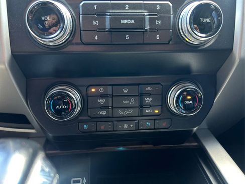 Used 2019 Ford F150 Lariat w/ Equipment Group 502A Luxury AWD/4WD image 22