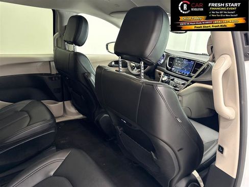 Used 2024 Chrysler Pacifica Limited FWD image 76