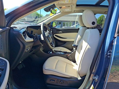 Used 2024 Buick Encore GX Avenir w/ Avenir Convenience Package AWD/4WD image 11