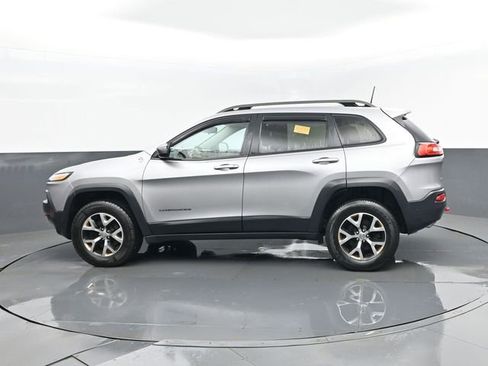 Used 2016 Jeep Cherokee Trailhawk image 5