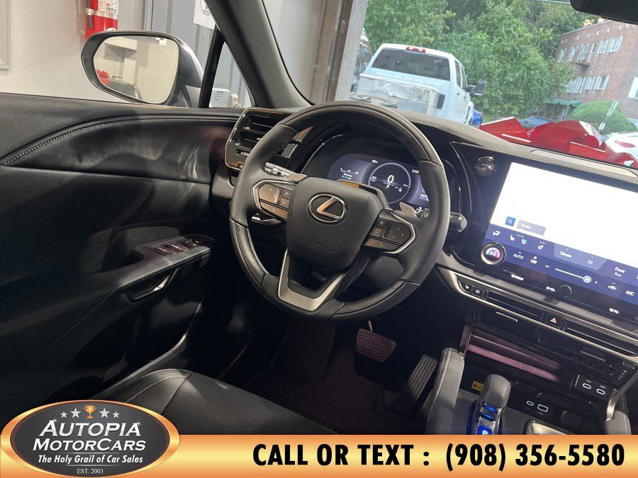 Used 2025 Lexus RX 350 w/ Convenience Package AWD/4WD image 29