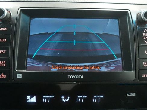 Used 2013 Toyota Sequoia Platinum image 42