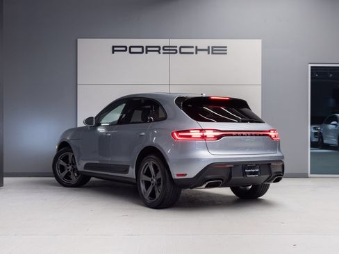 Certified 2026 Porsche Macan AWD/4WD image 3