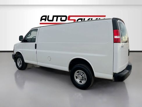 Used 2024 Chevrolet Express 2500 w/ Driver Convenience Package RWD image 5