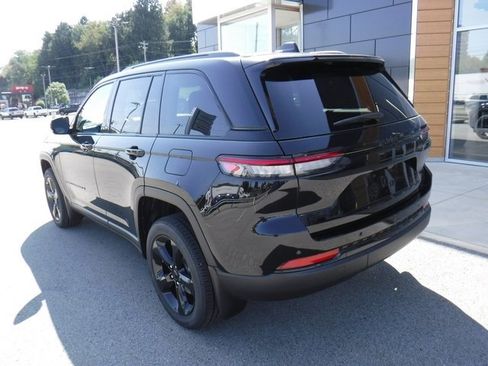 New 2025 Jeep Grand Cherokee Altitude image 10