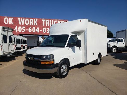 Used 2019 Chevrolet Express 3500 w/ Power Convenience Package RWD image 3