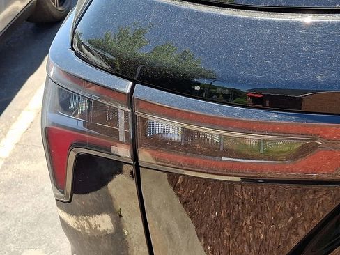 Used 2025 Chevrolet Equinox LT FWD image 8