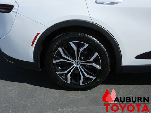 Certified 2024 Toyota Crown Limited image 3