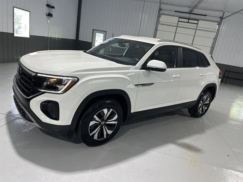 Certified 2024 Volkswagen Atlas Cross Sport SE image 3