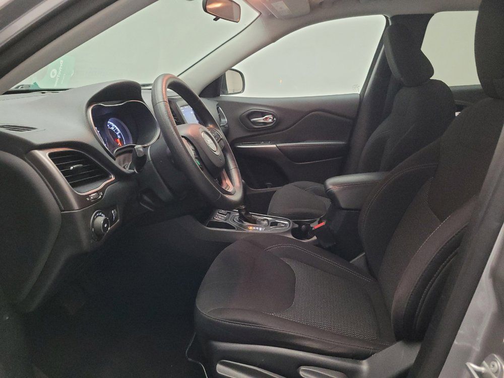 Used 2019 Jeep Cherokee Latitude w/ Popular Appearance Group FWD image 17