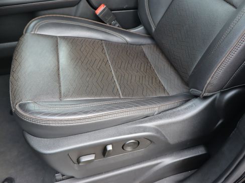 Used 2022 Chevrolet Suburban High Country image 19