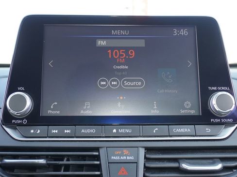 Used 2024 Nissan Altima 2.5 SV FWD image 14