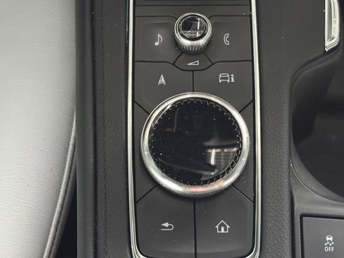 Used 2024 Cadillac XT4 Sport FWD image 32