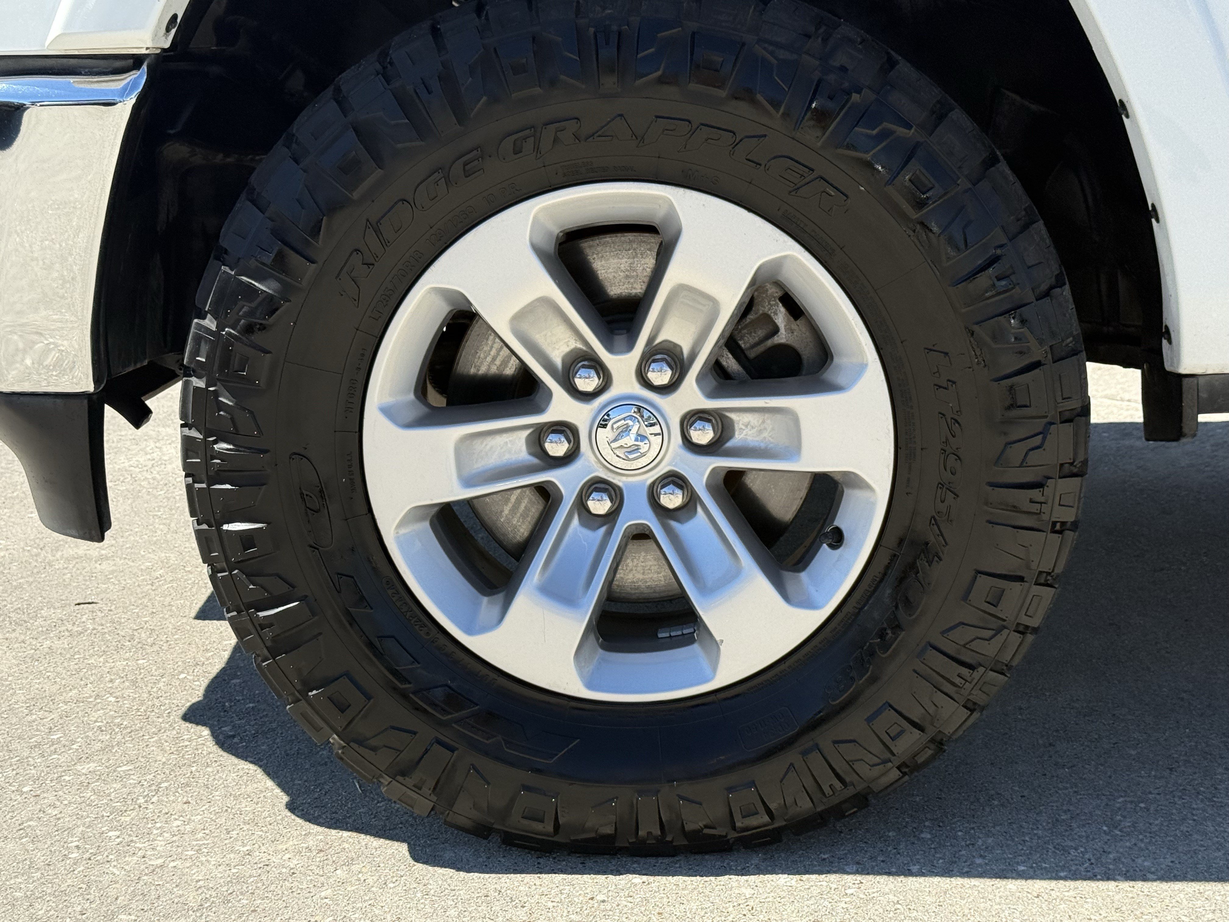 Used 2020 RAM 1500 Laramie w/ Off Road Group AWD/4WD image 12