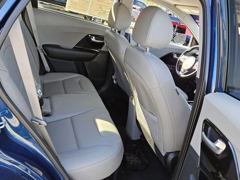 Used 2022 Kia Niro Touring Special Edition image 15