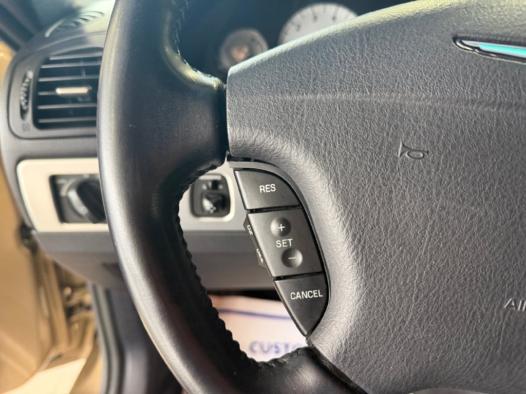 Used 2005 Ford Thunderbird RWD image 29