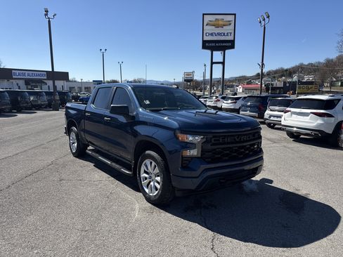 Used 2022 Chevrolet Silverado 1500 Custom image 1