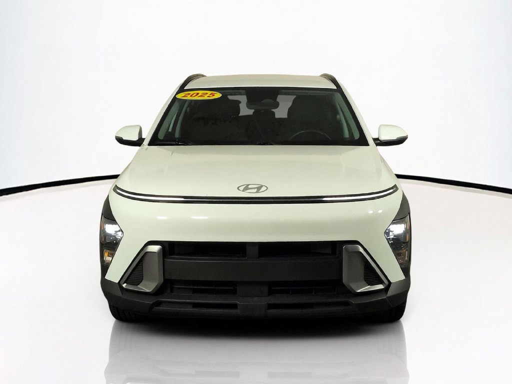 Used 2025 Hyundai Kona SEL FWD image 3