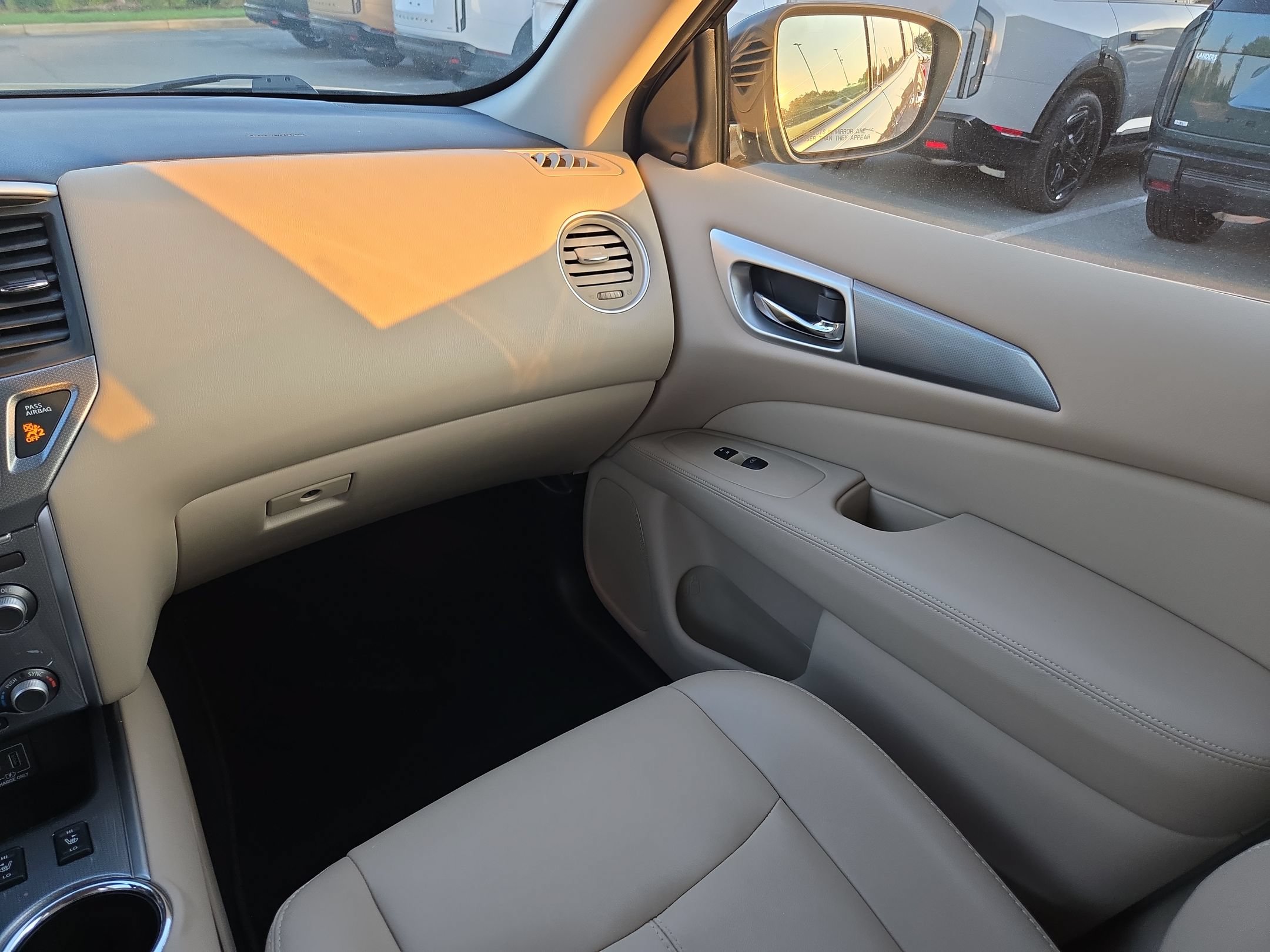Used 2020 Nissan Pathfinder SL FWD image 11