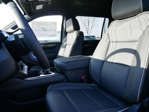 New 2026 GMC Yukon XL Elevation w/ LPO, Floor Liner Package image 4