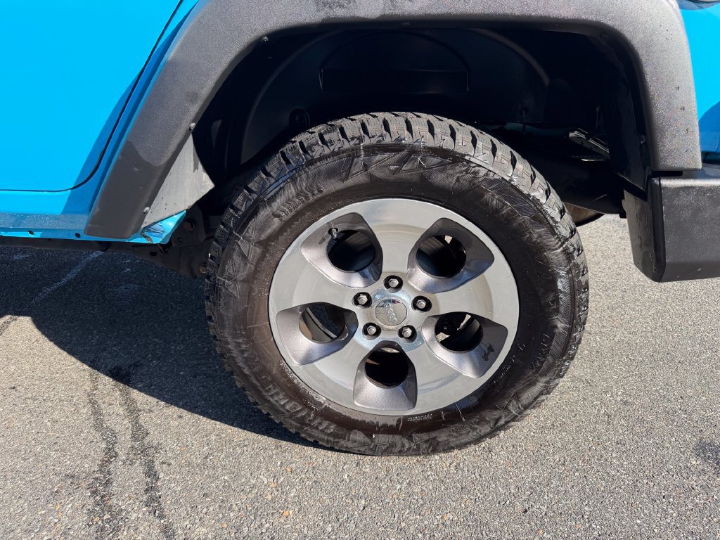 Used 2017 Jeep Wrangler Unlimited Sport w/ Connectivity Group AWD/4WD image 10