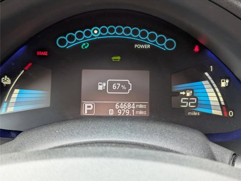 Used 2015 Nissan Leaf SL w/ Premium Package FWD image 30
